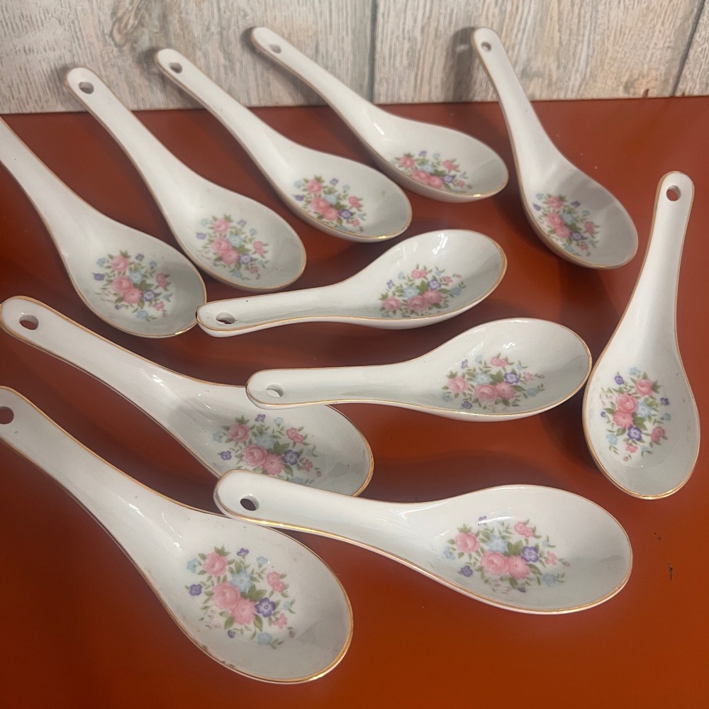 Tatung Taiwan Porcelain Chinese Soup Spoons Floral Gold Rim Lot of 11 Vintage